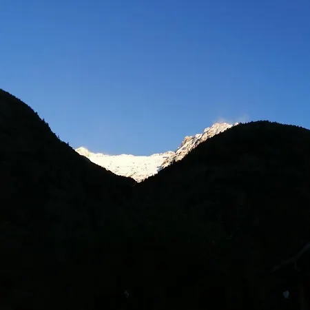 Nyaraló Laoujou *