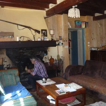 Nyaraló Laoujou *